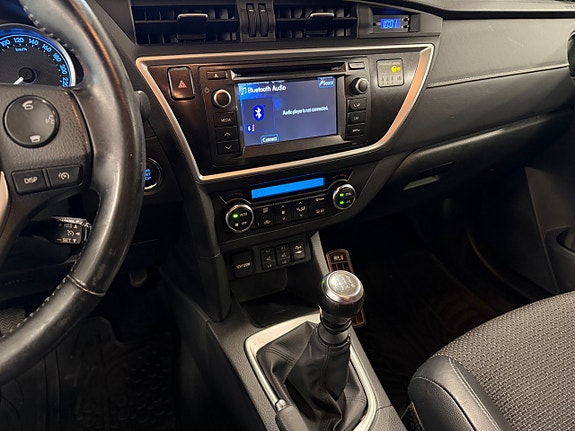 Toyota Auris 12 of 17