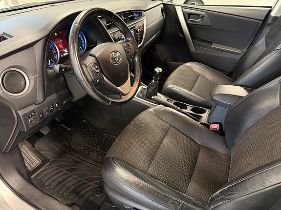 Toyota Auris 11 of 17