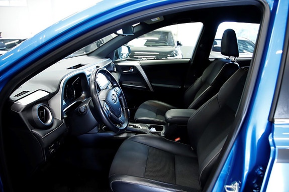 Toyota RAV4 7 of 14