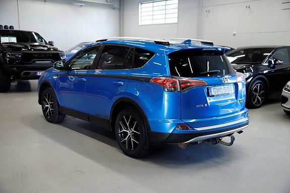 Toyota RAV4 4 of 14