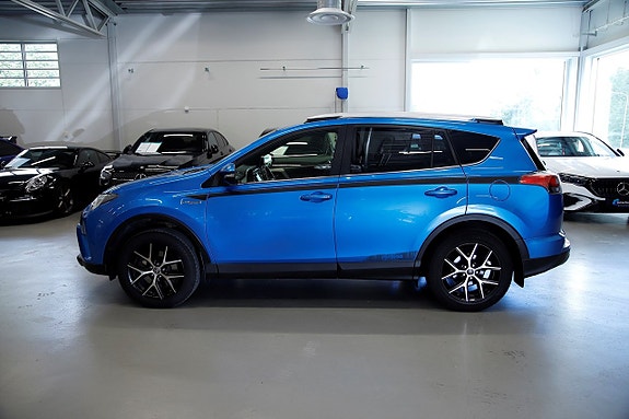 Toyota RAV4 3 of 14