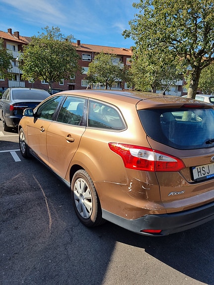 Ford Focus 2 of 7
