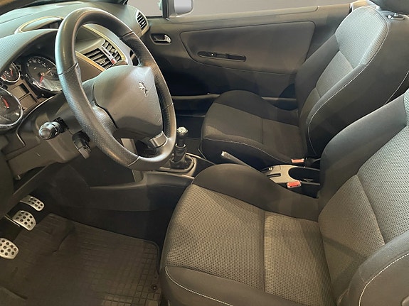 Peugeot 207 CC 9 of 13