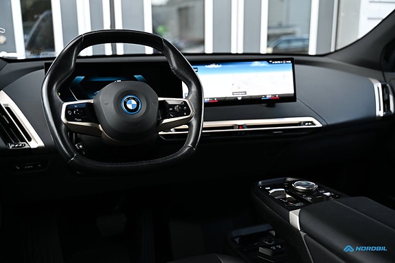 BMW iX 11 of 25