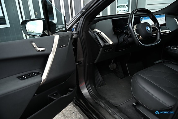 BMW iX 7 of 25