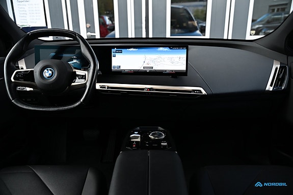 BMW iX 16 of 25