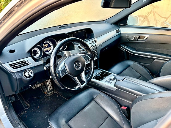 Mercedes-Benz E350 4 of 5