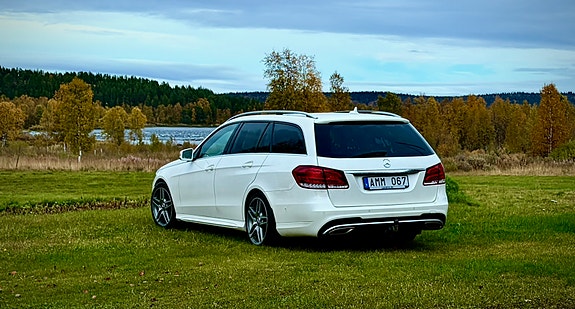Mercedes-Benz E350 2 of 5