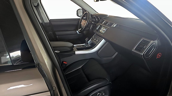 Land Rover Range Rover Sport 3 of 20