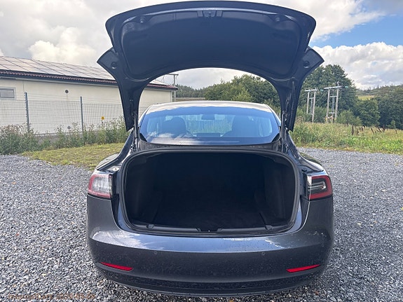 Tesla Model 3 10 of 27