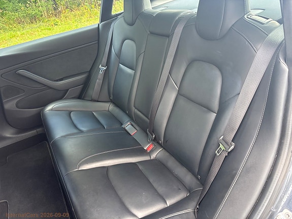 Tesla Model 3 21 of 27