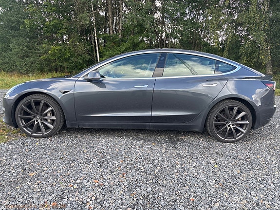 Tesla Model 3 9 of 27