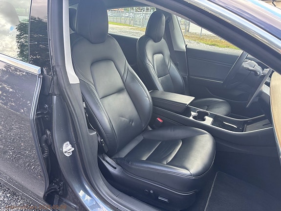 Tesla Model 3 20 of 27