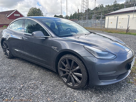 Tesla Model 3 4 of 27