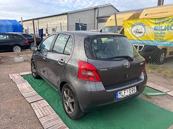Toyota Yaris 4 of 5