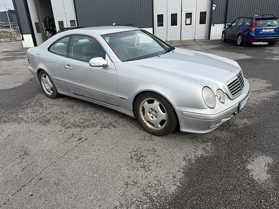 Mercedes-Benz CLK200 2 of 10