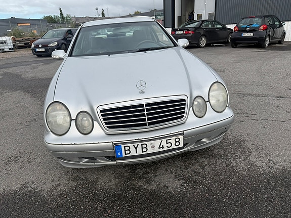 Mercedes-Benz CLK200 3 of 10