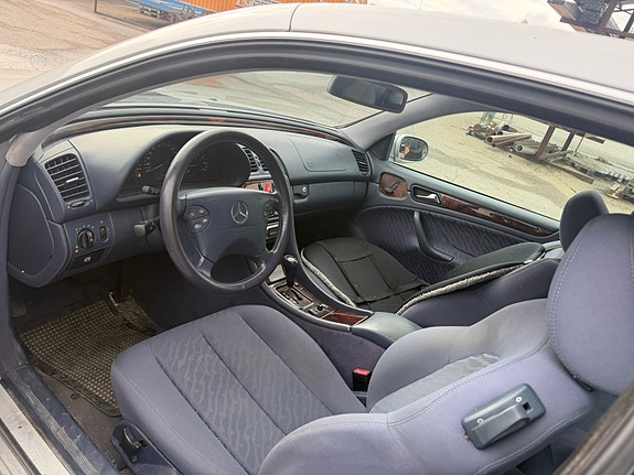 Mercedes-Benz CLK200 9 of 10