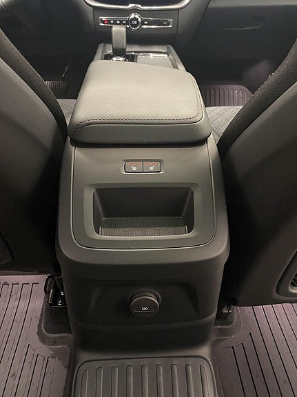 Volvo XC60 18 of 28