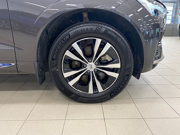 Volvo XC60 6 of 28