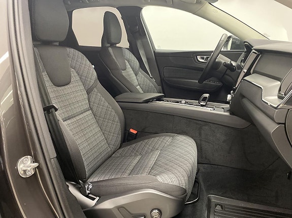 Volvo XC60 12 of 28