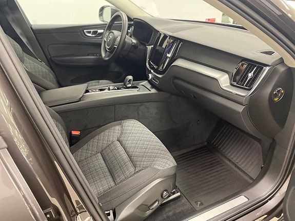 Volvo XC60 13 of 28