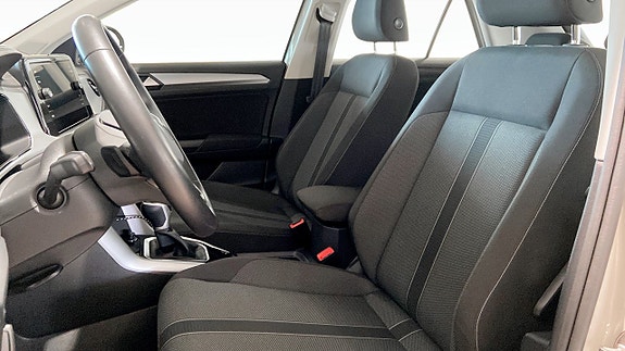 Volkswagen T-Roc 8 of 12