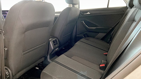 Volkswagen T-Roc 11 of 12