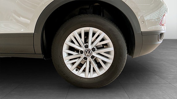 Volkswagen T-Roc 6 of 12