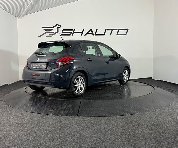 Peugeot 208 5 of 17