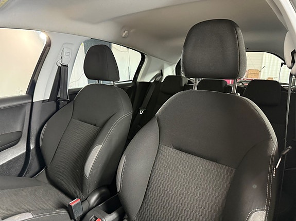 Peugeot 208 10 of 17