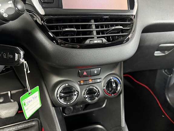 Peugeot 208 16 of 17