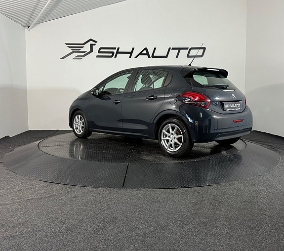 Peugeot 208 7 of 17