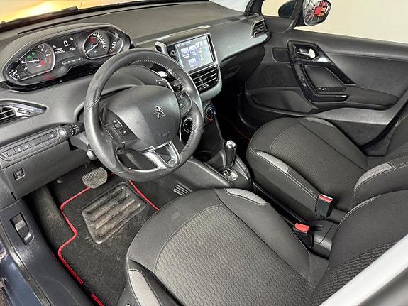 Peugeot 208 9 of 17