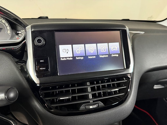 Peugeot 208 15 of 17