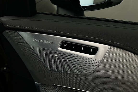 Volvo XC90 24 of 30
