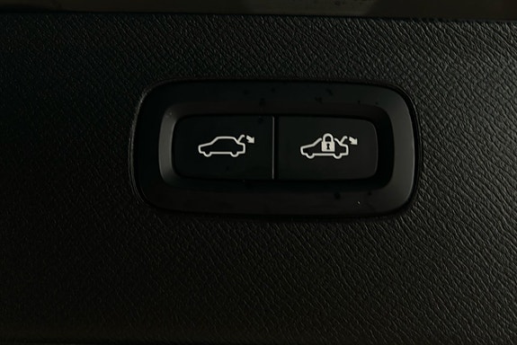 Volvo XC90 17 of 30