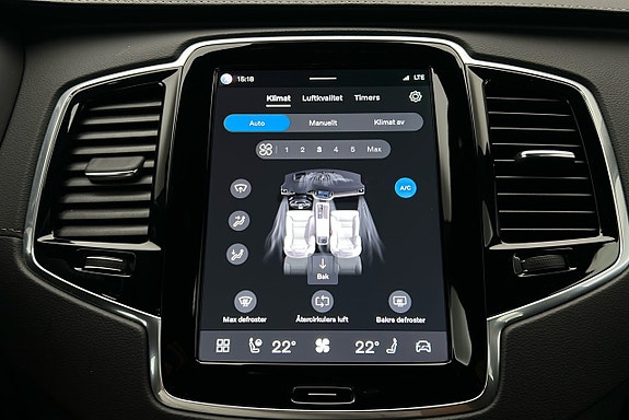 Volvo XC90 26 of 30