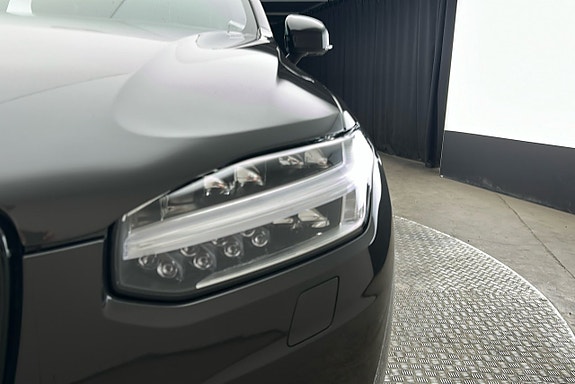 Volvo XC90 11 of 30