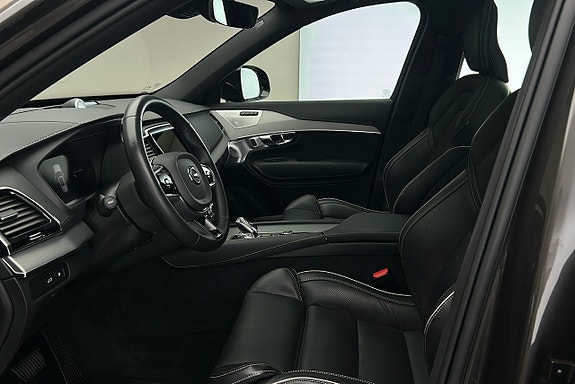 Volvo XC90 10 of 30