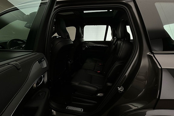 Volvo XC90 13 of 30