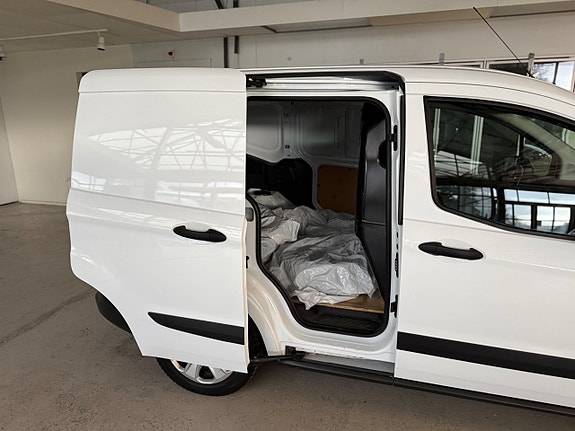 Ford Transit Courier 9 of 12