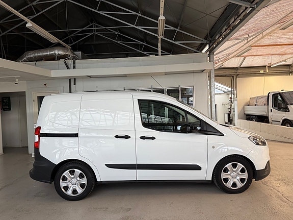Ford Transit Courier 11 of 12