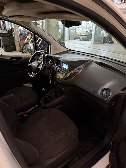 Ford Transit Courier 5 of 12