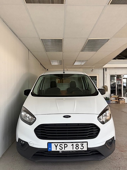 Ford Transit Courier 6 of 12