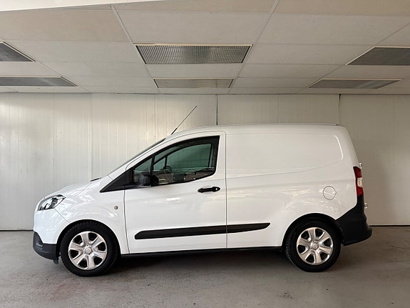 Ford Transit Courier 2 of 12