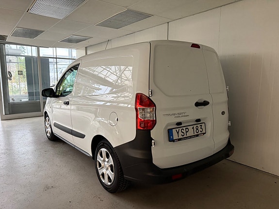 Ford Transit Courier 3 of 12