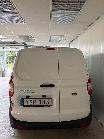Ford Transit Courier 7 of 12