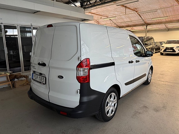 Ford Transit Courier 12 of 12