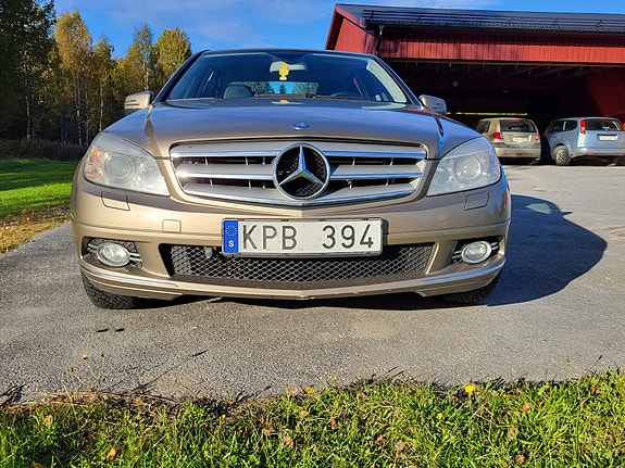 Mercedes-Benz C200 2 of 14